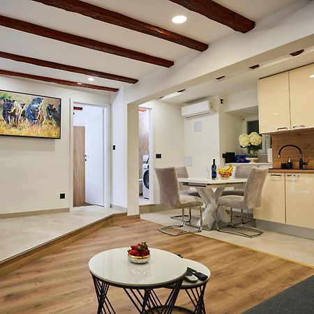 شقة Bernard Deluxe Renovated Peaceful Old Town Gem سبليت المظهر الخارجي الصورة