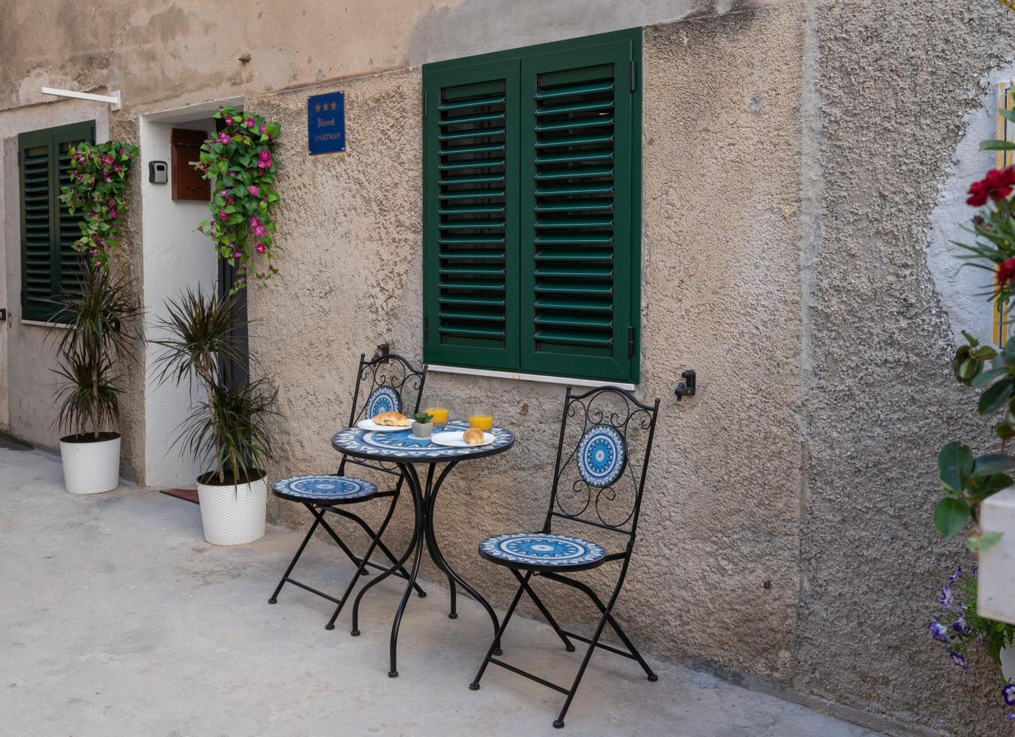 شقة Bernard Deluxe Renovated Peaceful Old Town Gem سبليت المظهر الخارجي الصورة