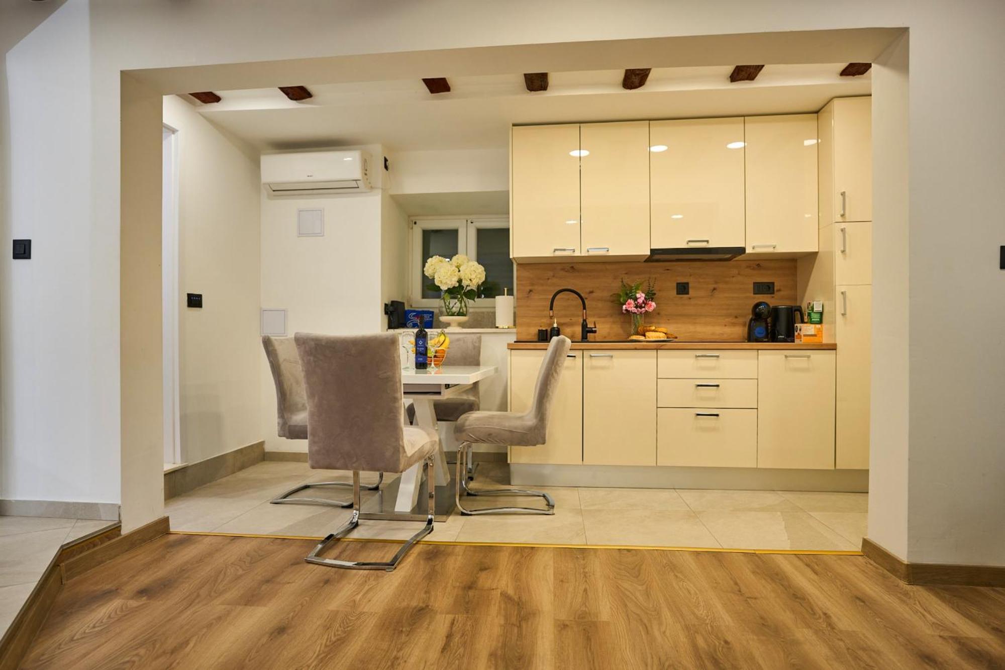 شقة Bernard Deluxe Renovated Peaceful Old Town Gem سبليت المظهر الخارجي الصورة