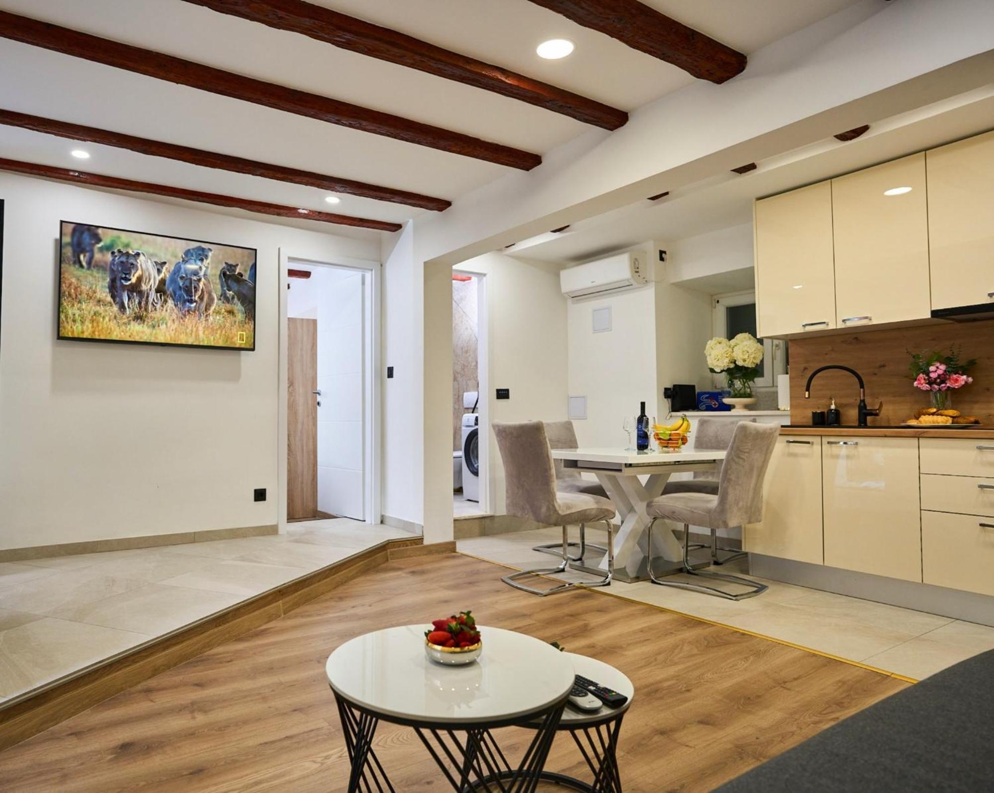 شقة Bernard Deluxe Renovated Peaceful Old Town Gem سبليت المظهر الخارجي الصورة