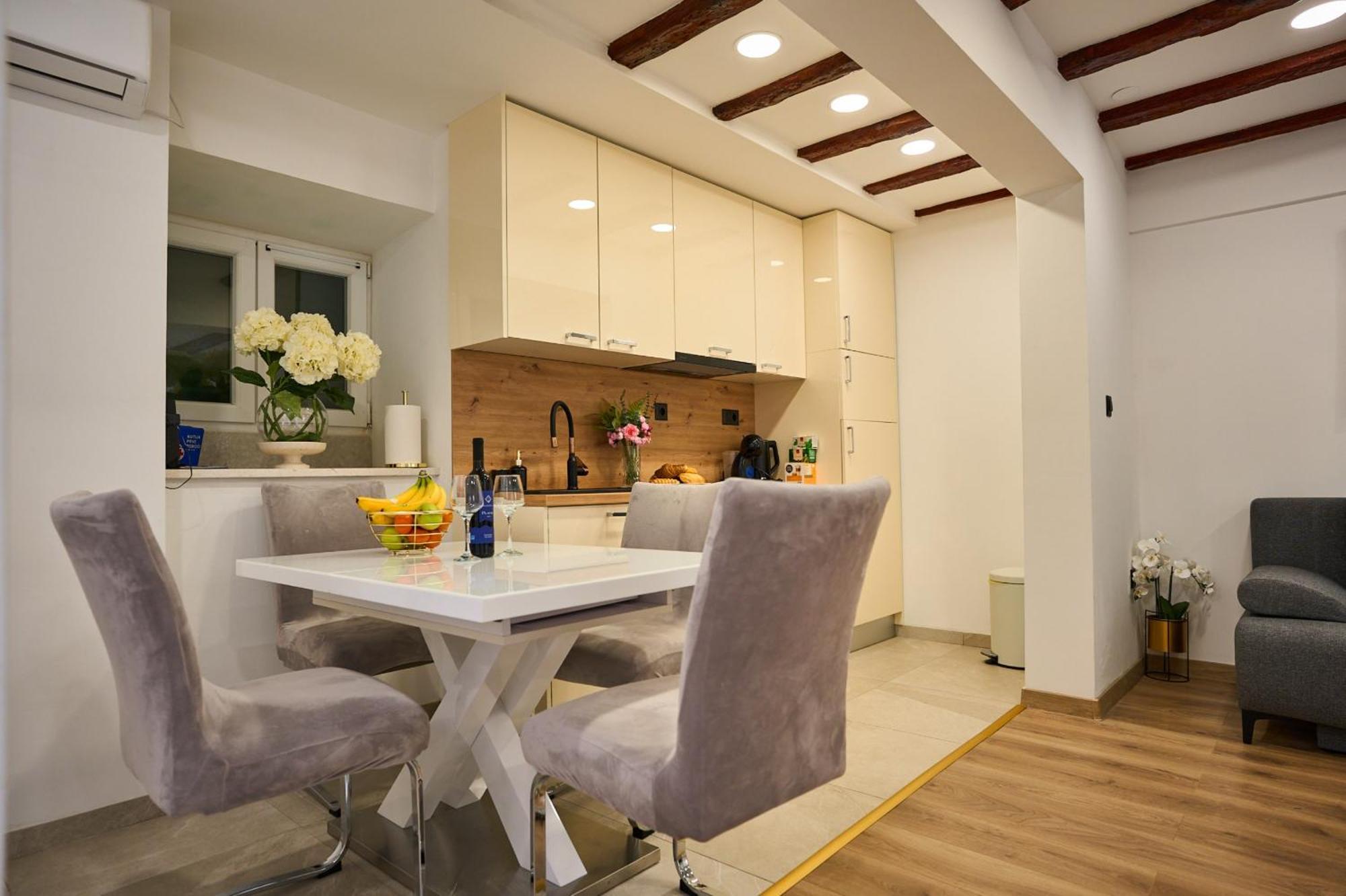 شقة Bernard Deluxe Renovated Peaceful Old Town Gem سبليت المظهر الخارجي الصورة
