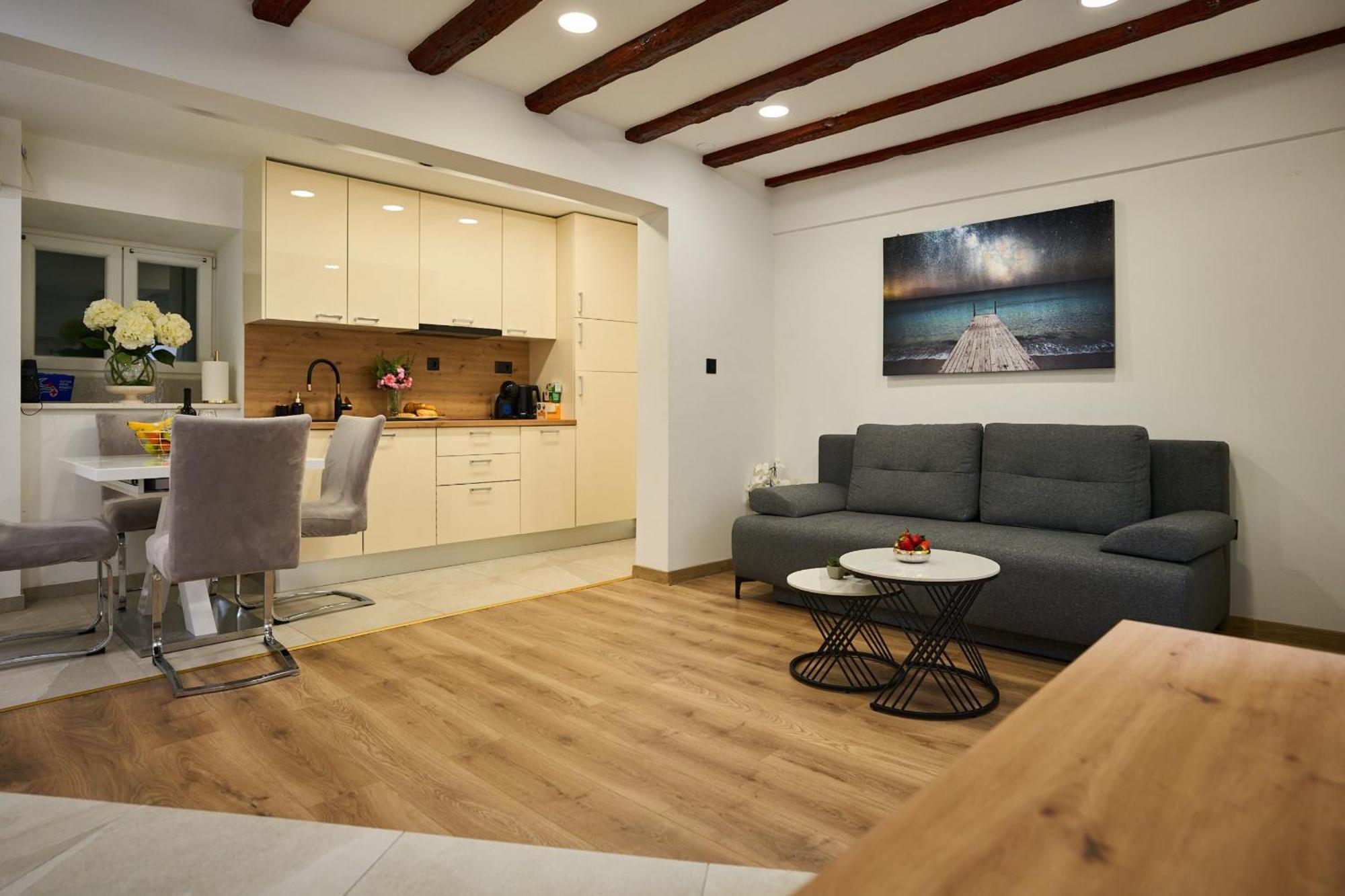 شقة Bernard Deluxe Renovated Peaceful Old Town Gem سبليت المظهر الخارجي الصورة