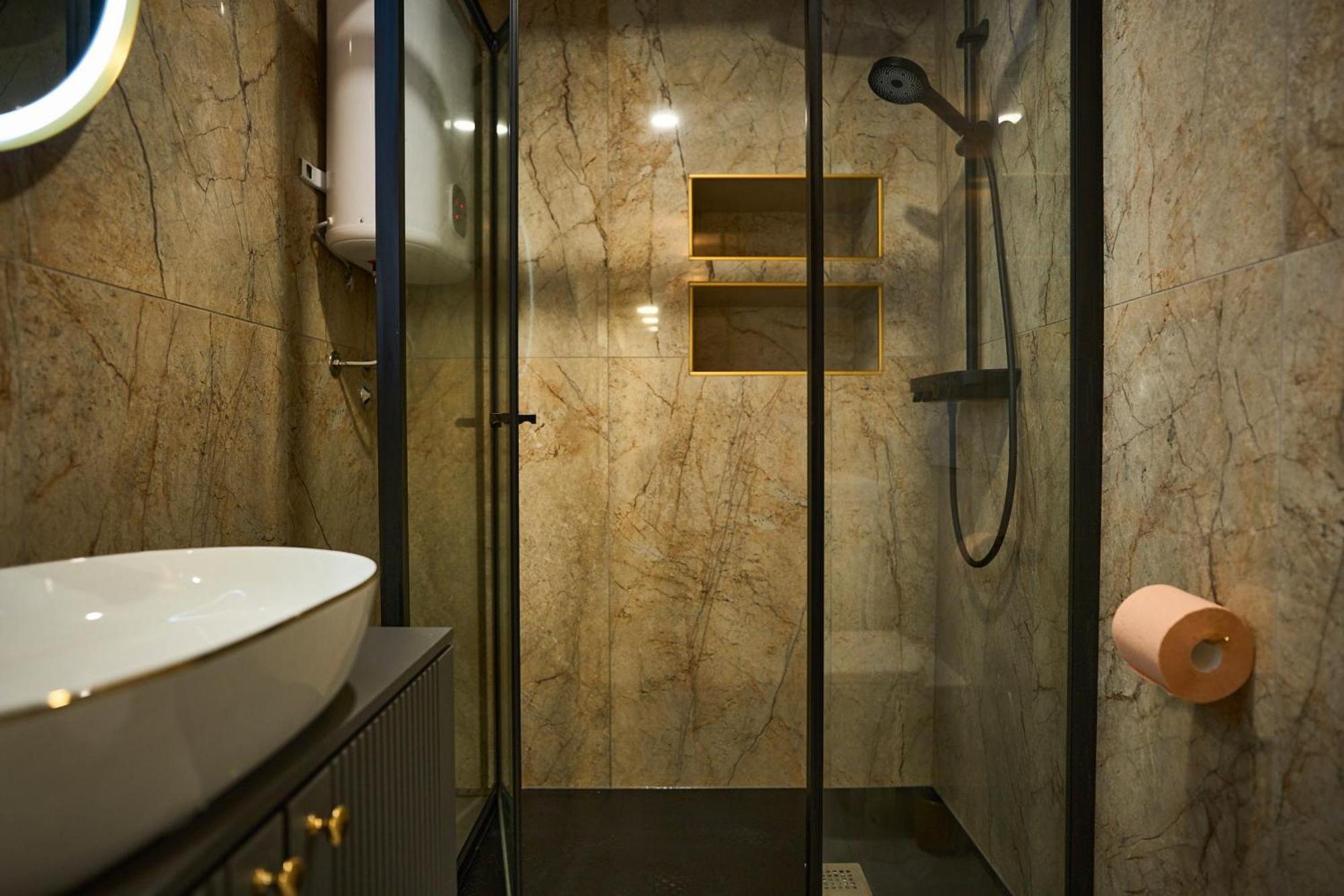 شقة Bernard Deluxe Renovated Peaceful Old Town Gem سبليت المظهر الخارجي الصورة